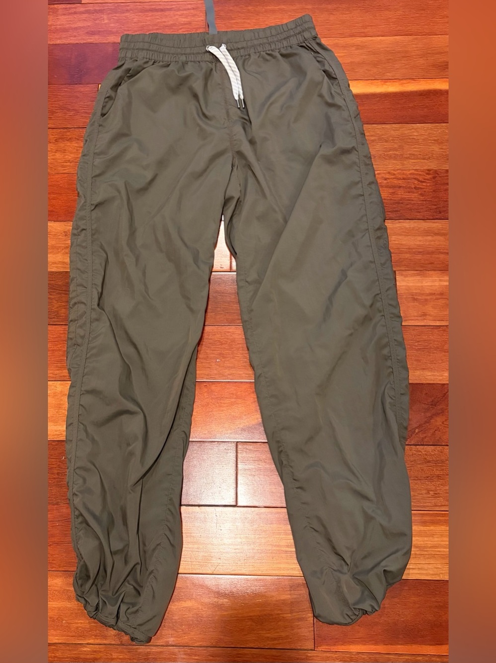 Vuori Olive Green Drawstring Joggers - Medium